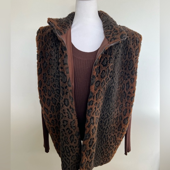 not fur real Jackets & Blazers - Vintage Cheetah Zip Up Vest - L/XL
